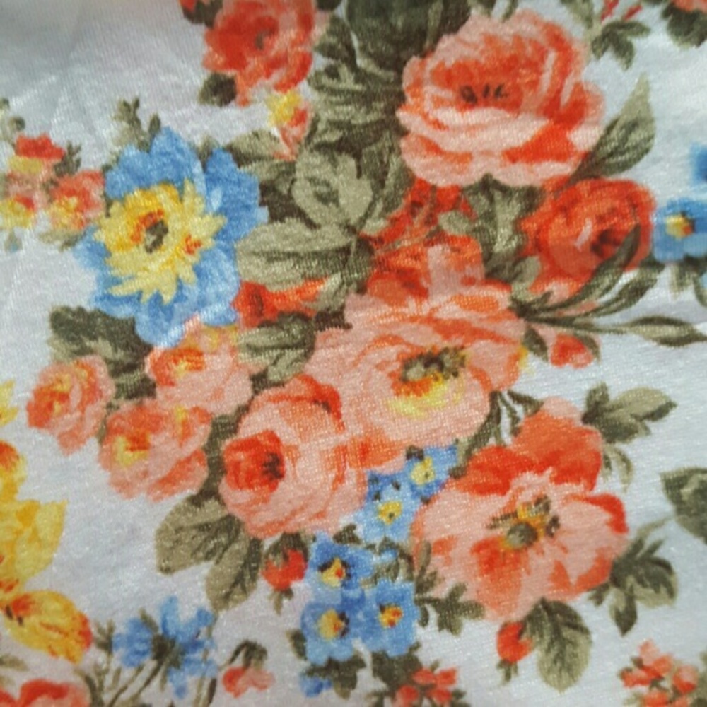 ‼️SOLD‼️Women’s Floral Tee Pink Orange Green Blue - Picture 4 of 4